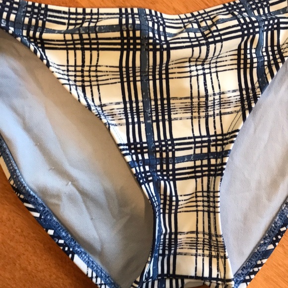 Hurley Bikini - Picture 3 of 8